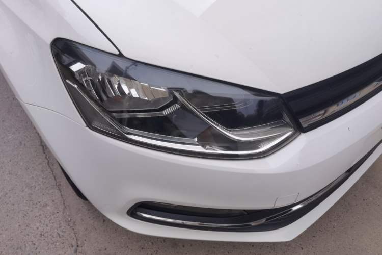Used Volkswagen Polo 2014 1.6L Automatic Comfort Edition Right Front Headlight