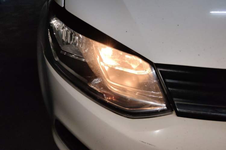 Used Volkswagen Polo 2014 1.6L Automatic Comfort Edition Right Front Headlight