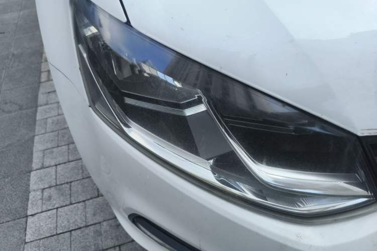 Used Volkswagen Polo 2014 1.6L Automatic Comfort Edition Right Front Headlight