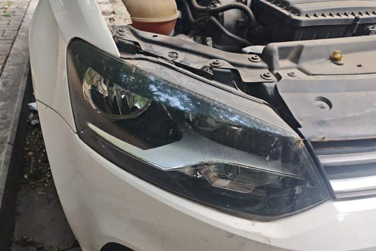 Used Volkswagen Polo 2014 1.4L Manual Fashion Edition Right Front Headlight