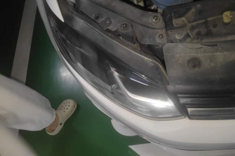 Used Volkswagen Polo 2014 1.6L Automatic Comfort Edition Right Front Headlight