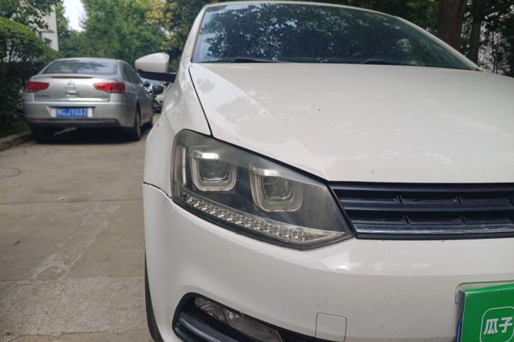 Used Volkswagen Polo 2014 1.6L Automatic Comfort Edition Right Front Headlight