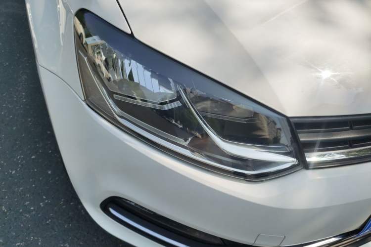 Used Volkswagen Polo 2014 1.6L Automatic Comfort Edition Right Front Headlight