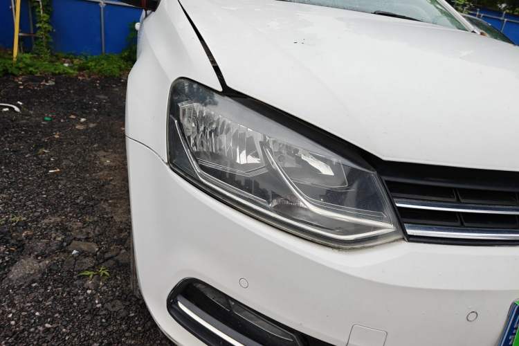 Used Volkswagen Polo 2014 1.6L Automatic Luxury Edition Right Front Headlight