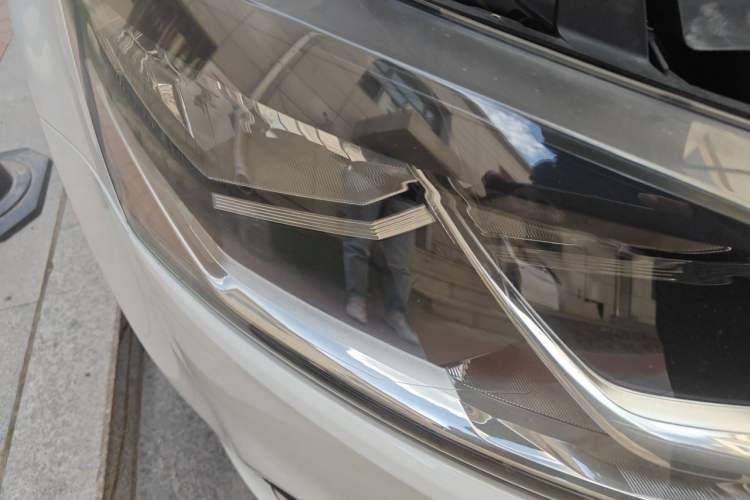 Used Volkswagen Polo 2014 1.6L Automatic Comfort Edition Right Front Headlight