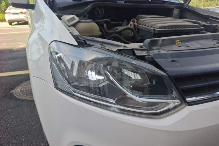 Used Volkswagen Polo 2014 1.6L Automatic Comfort Edition Right Front Headlight