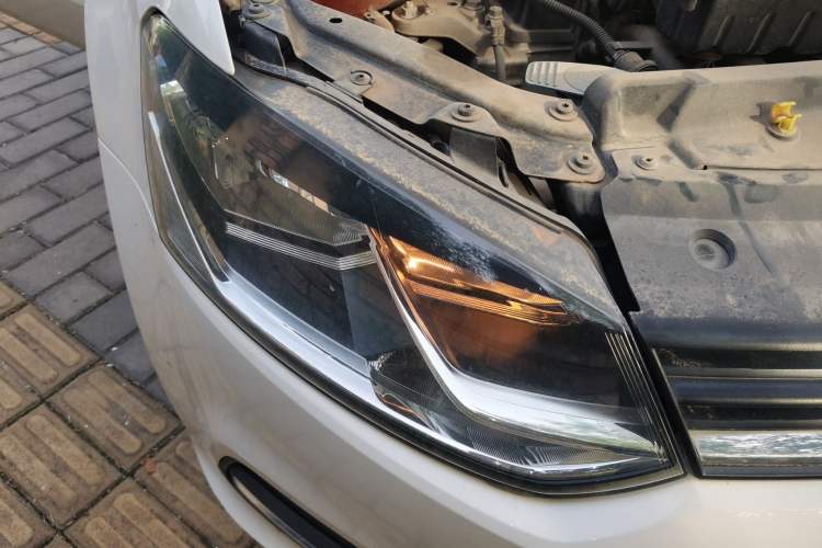 Used Volkswagen Polo 2014 1.4L Automatic Comfort Edition Right Front Headlight