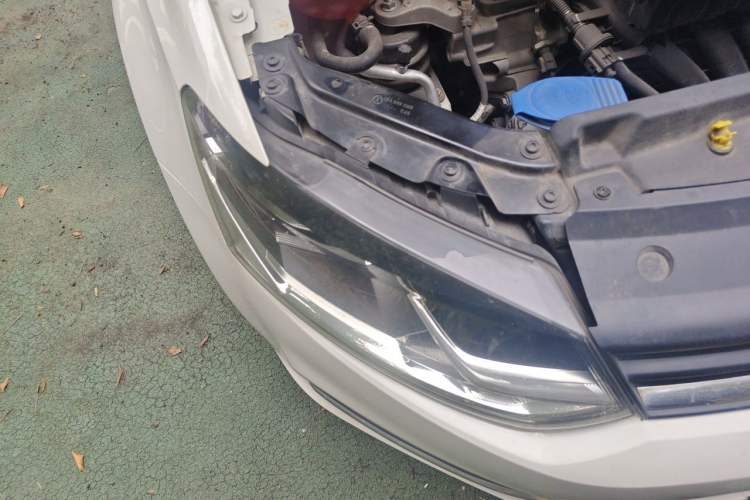 Used Volkswagen Polo 2014 1.4L Manual Comfort Edition Right Front Headlight