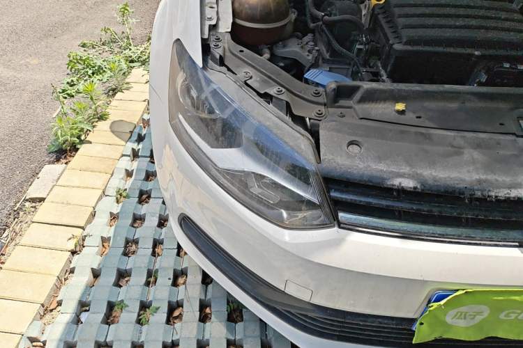 Used Volkswagen Polo 2014 1.4L Manual Fashion Edition Right Front Headlight
