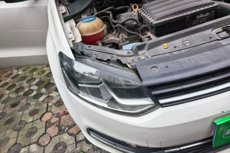Used Volkswagen Polo 2014 1.6L Automatic Comfort Edition Right Front Headlight