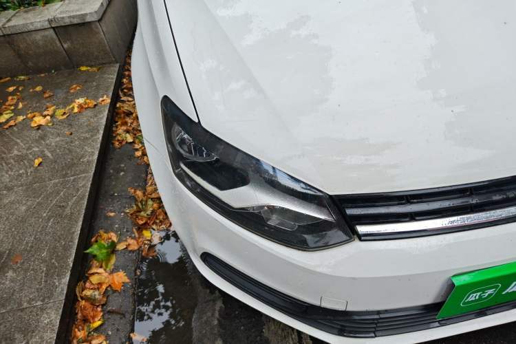 Used Volkswagen Polo 2014 1.4L Manual Fashion Edition Right Front Headlight