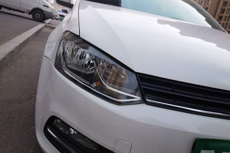 Used Volkswagen Polo 2014 1.4L Automatic Comfort Edition Right Front Headlight