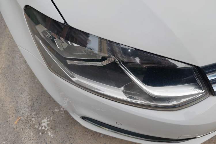 Used Volkswagen Polo 2014 1.6L Automatic Luxury Edition Right Front Headlight