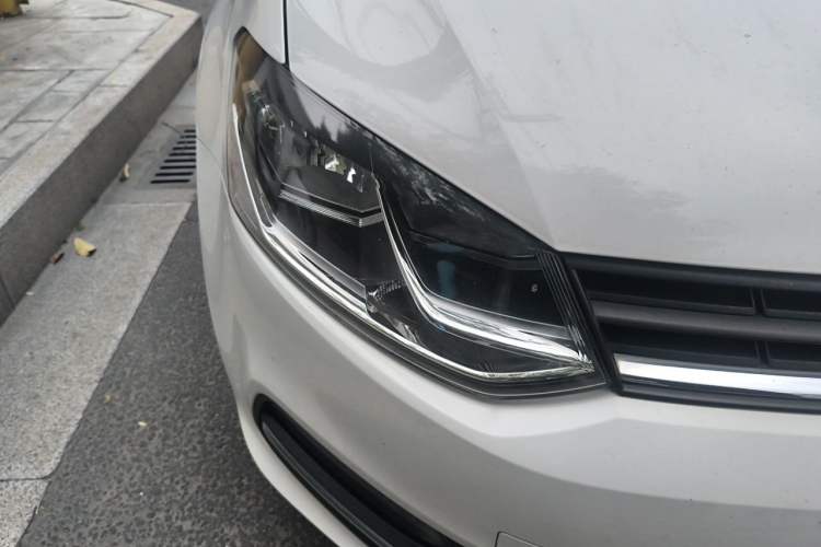 Used Volkswagen Polo 2014 1.6L Automatic Comfort Edition Right Front Headlight