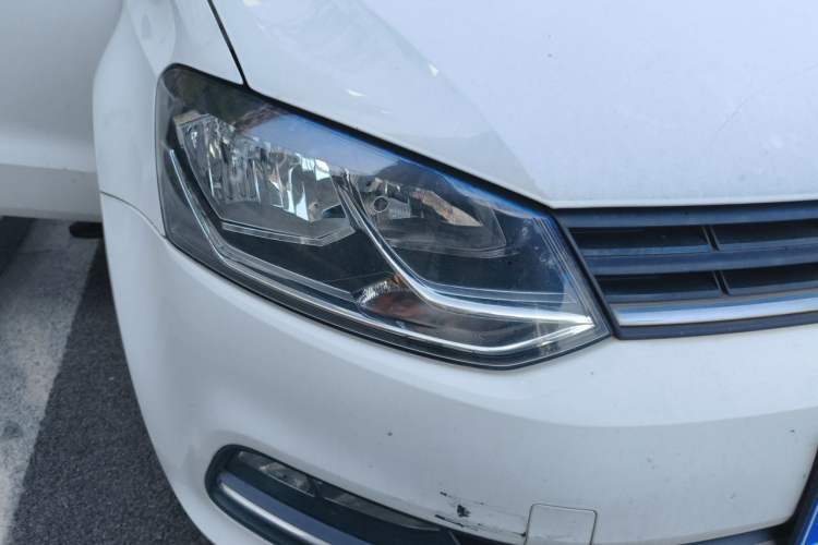 Used Volkswagen Polo 2014 1.6L Automatic Comfort Edition Right Front Headlight