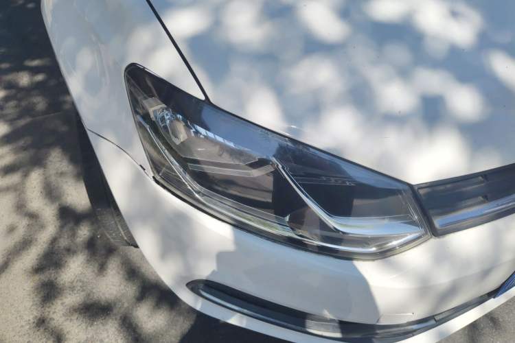 Used Volkswagen Polo 2014 1.4L Automatic Comfort Edition Right Front Headlight