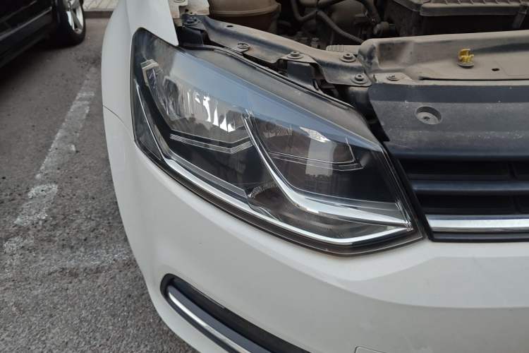 Used Volkswagen Polo 2014 1.4L Automatic Comfort Edition Right Front Headlight