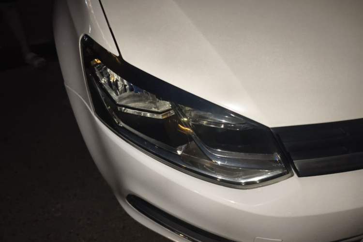 Used Volkswagen Polo 2014 1.6L Automatic Comfort Edition Right Front Headlight