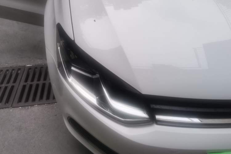 Used Volkswagen Polo 2014 1.4L Automatic Comfort Edition Right Front Headlight