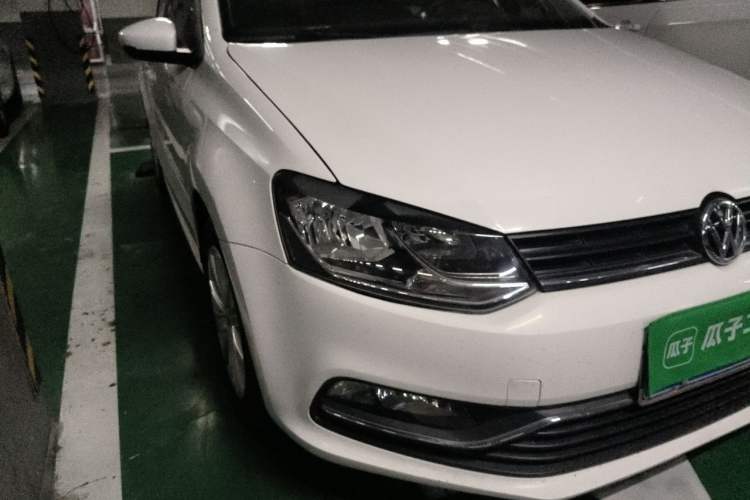 Used Volkswagen Polo 2014 1.4L Automatic Comfort Edition Right Front Headlight