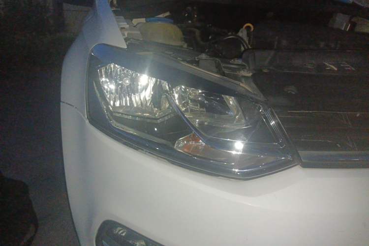 Used Volkswagen Polo 2014 1.4L Automatic Comfort Edition Right Front Headlight