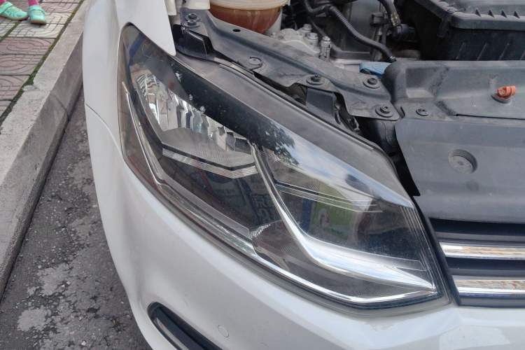 Used Volkswagen Polo 2014 1.4L Automatic Luxury Edition Right Front Headlight