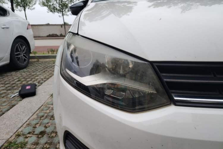 Used Volkswagen Polo 2014 1.4L Manual Fashion Edition Right Front Headlight