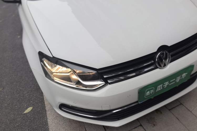 Used Volkswagen Polo 2014 1.6L Automatic Luxury Edition Right Front Headlight