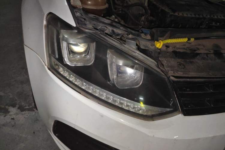 Used Volkswagen Polo 2014 1.6L Automatic Luxury Edition Right Front Headlight