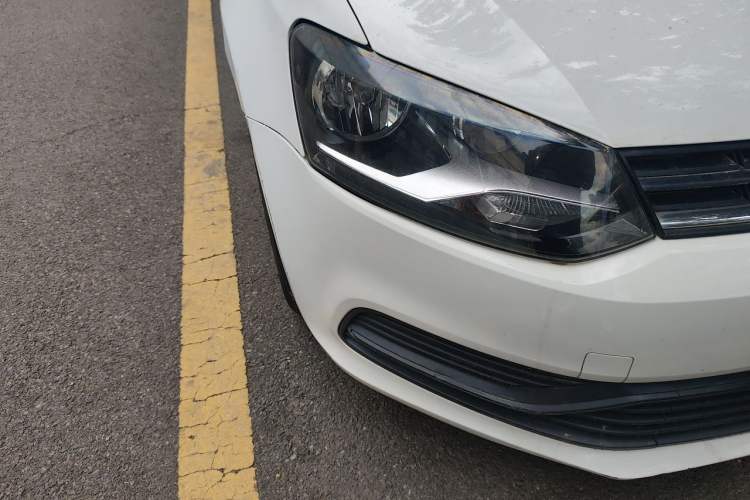 Used Volkswagen Polo 2014 1.4L Manual Fashion Edition Right Front Headlight