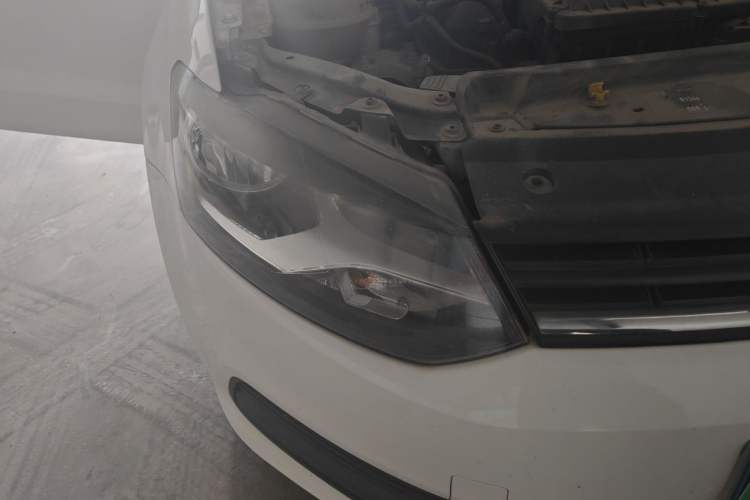 Used Volkswagen Polo 2014 1.4L Manual Fashion Edition Right Front Headlight