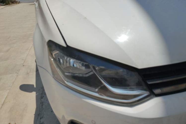 Used Volkswagen Polo 2014 1.6L Automatic Luxury Edition Right Front Headlight