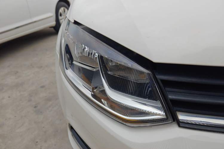 Used Volkswagen Polo 2014 1.4L Automatic Comfort Edition Right Front Headlight