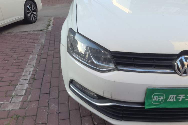 Used Volkswagen Polo 2014 1.4L Automatic Comfort Edition Right Front Headlight