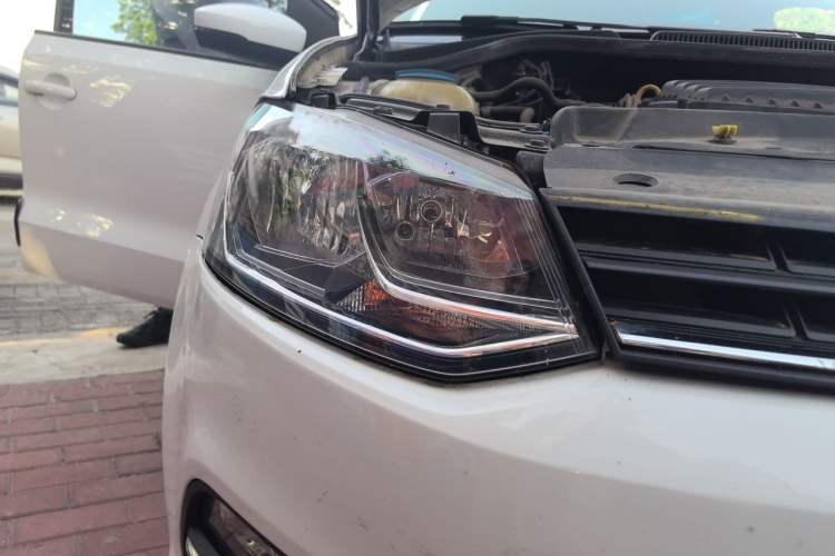 Used Volkswagen Polo 2014 1.6L Automatic Comfort Edition Right Front Headlight