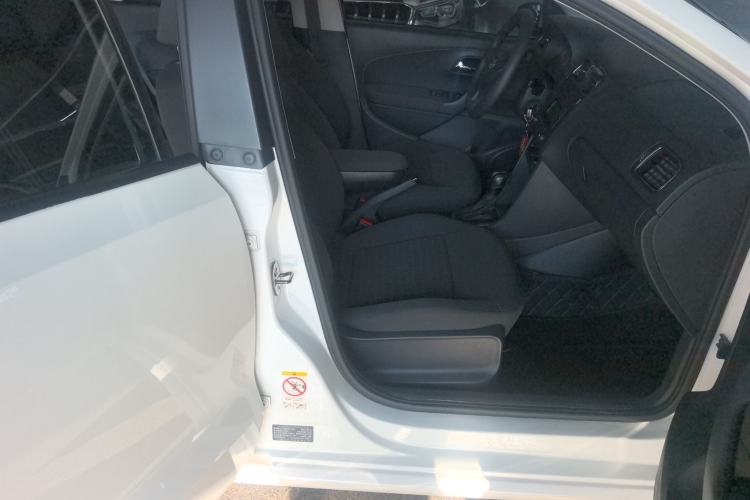 Used Volkswagen Polo 2014 1.6L Automatic Comfort Edition Right Front Seat