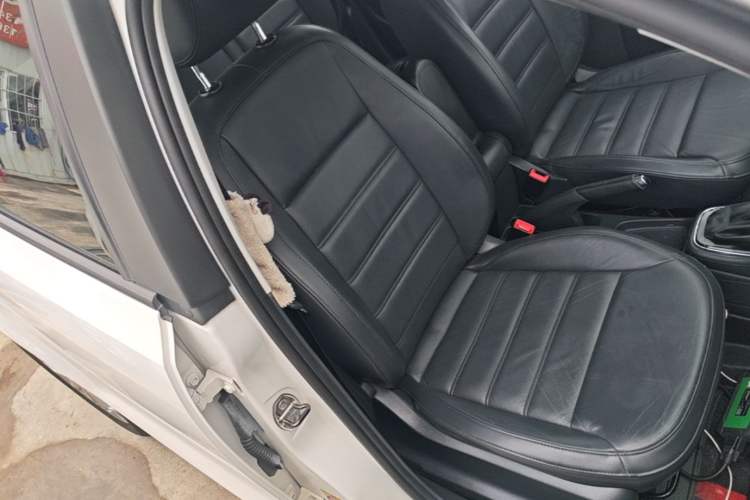 Used Volkswagen Polo 2014 1.6L Automatic Luxury Edition Right Front Seat