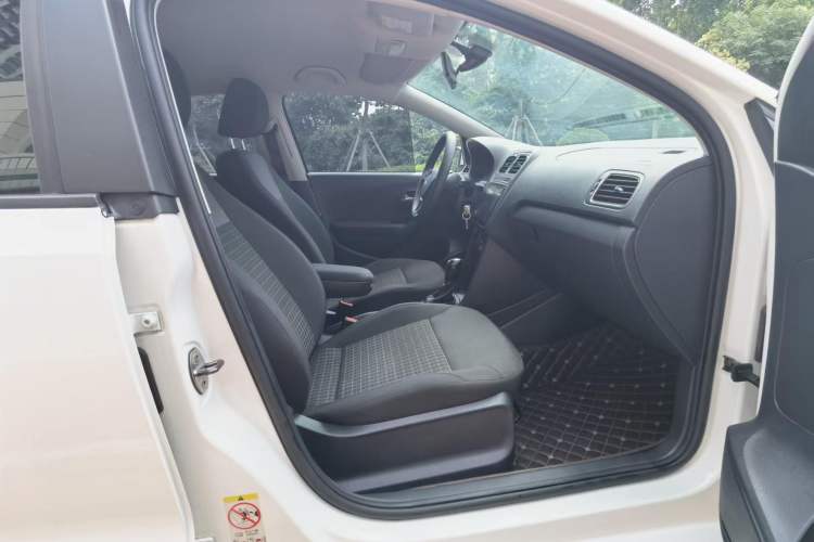 Used Volkswagen Polo 2014 1.4L Automatic Comfort Edition Right Front Seat