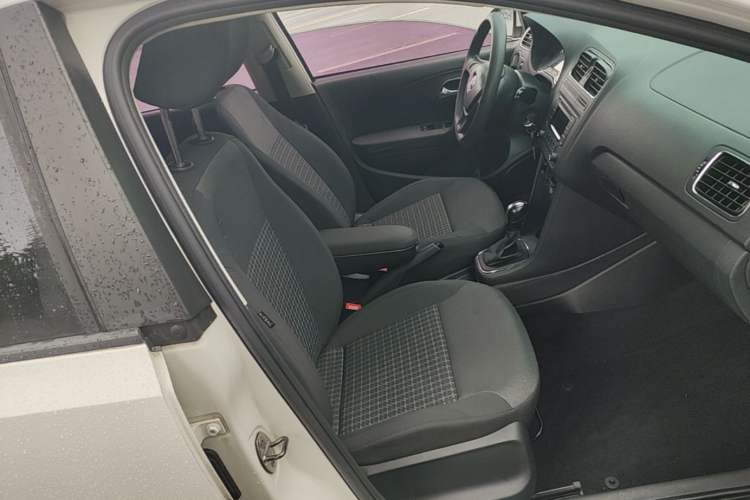 Used Volkswagen Polo 2014 1.6L Automatic Comfort Edition Right Front Seat