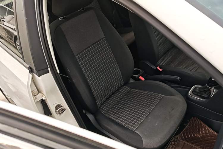 Used Volkswagen Polo 2014 1.6L Automatic Comfort Edition Right Front Seat