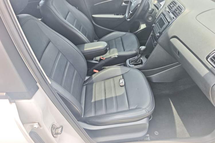 Used Volkswagen Polo 2014 1.6L Automatic Luxury Edition Right Front Seat