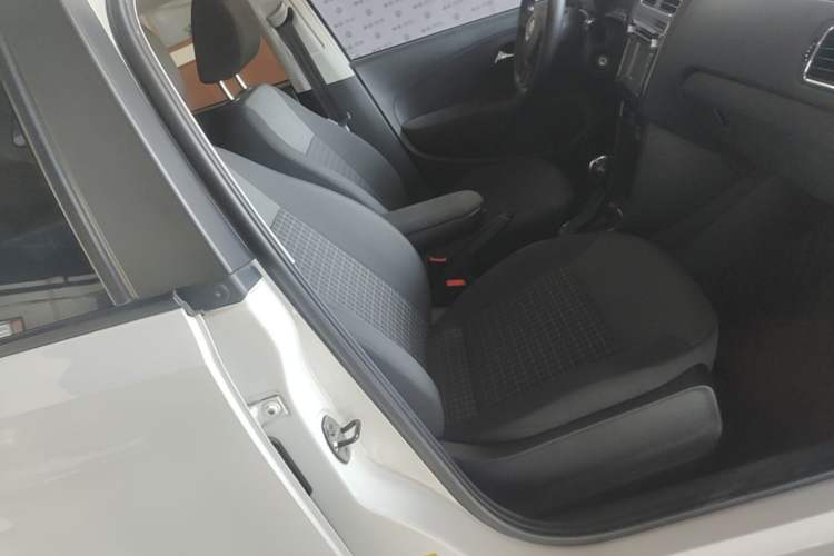 Used Volkswagen Polo 2014 1.6L Automatic Comfort Edition Right Front Seat