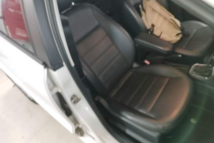 Used Volkswagen Polo 2014 1.6L Automatic Luxury Edition Right Front Seat