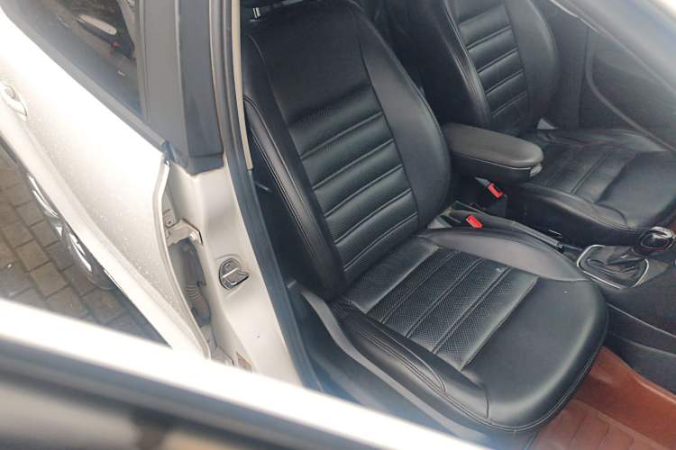 Used Volkswagen Polo 2014 1.6L Automatic Comfort Edition Right Front Seat