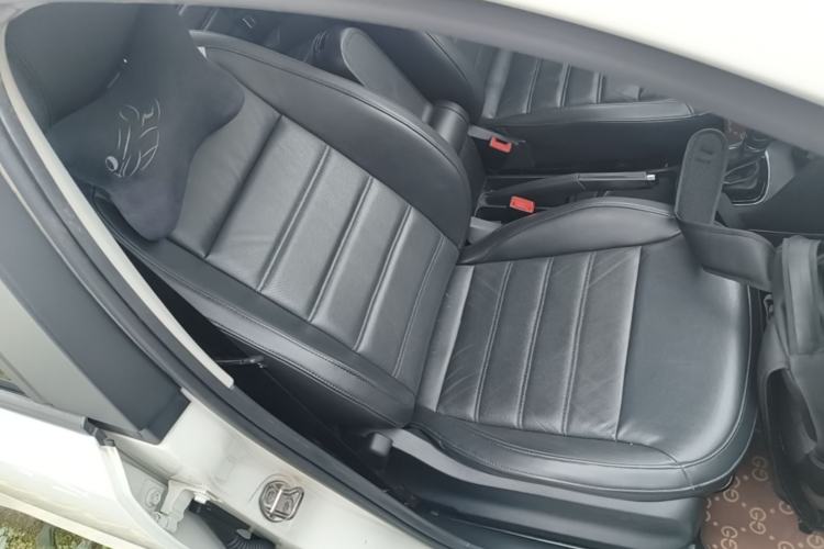 Used Volkswagen Polo 2014 1.6L Automatic Luxury Edition Right Front Seat