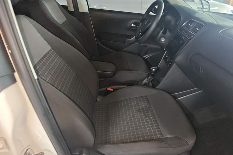 Used Volkswagen Polo 2014 1.6L Automatic Comfort Edition Right Front Seat