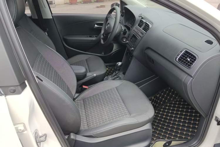 Used Volkswagen Polo 2014 1.6L Automatic Comfort Edition Right Front Seat