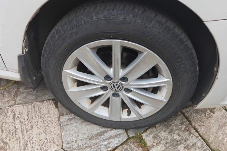 Used Volkswagen Polo 2014 1.6L Automatic Comfort Edition Right Front Wheel Hub