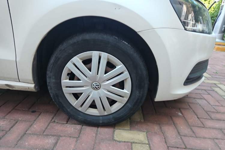 Used Volkswagen Polo 2014 1.4L Manual Fashion Edition Right Front Wheel Hub