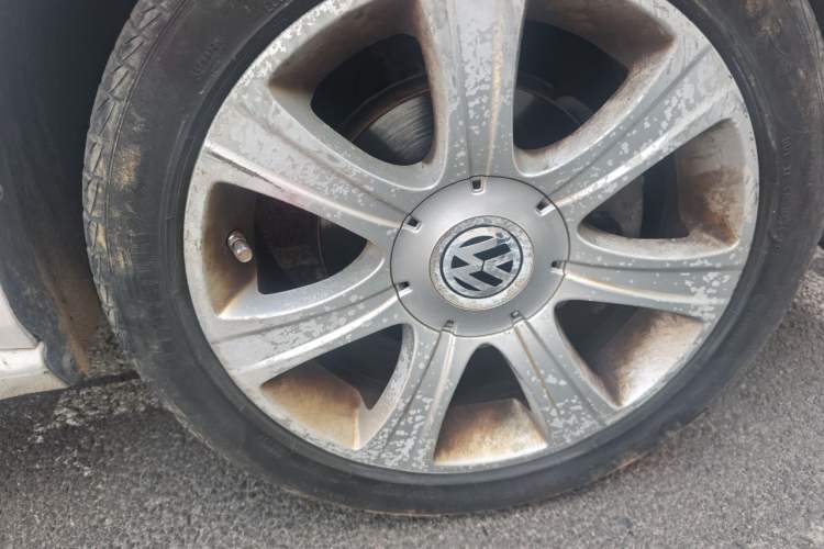 Used Volkswagen Polo 2014 1.4L Manual Comfort Edition Right Front Wheel Hub